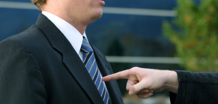 When Successors Manage Instead of Lead